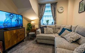 Cosy Cottage In Central Kendal With Parking!